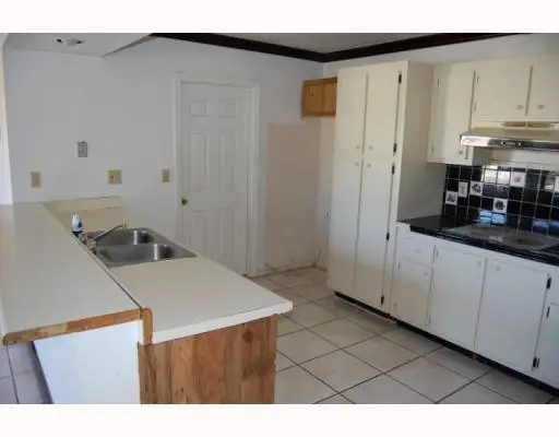 901 SW 78th Ave, North Lauderdale, FL 33068 - Image #2