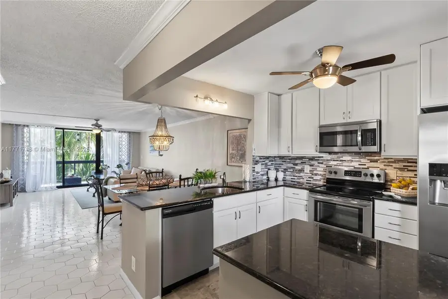 4800 Bayview Dr #402, Fort Lauderdale, FL 33308 - Image #2