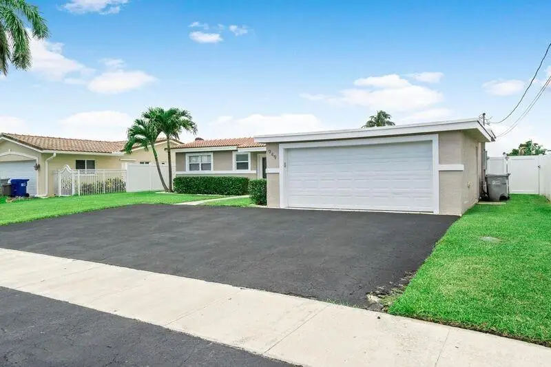 949 SE 10th Court, Pompano Beach, FL 33060 - Image #1