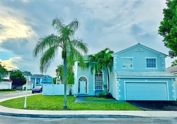 621 Lakeshore Ter, Davie, FL 33325