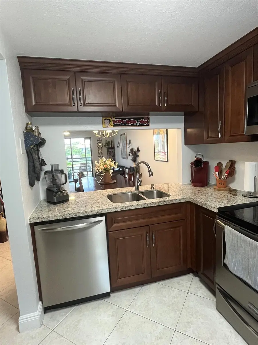 10130 Sunrise Lakes Blvd #311, Sunrise, FL 33322 - Image #2