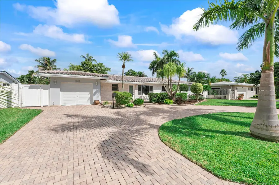 1009 SE 10th Ct, Deerfield Beach, FL 33441 - Image #2