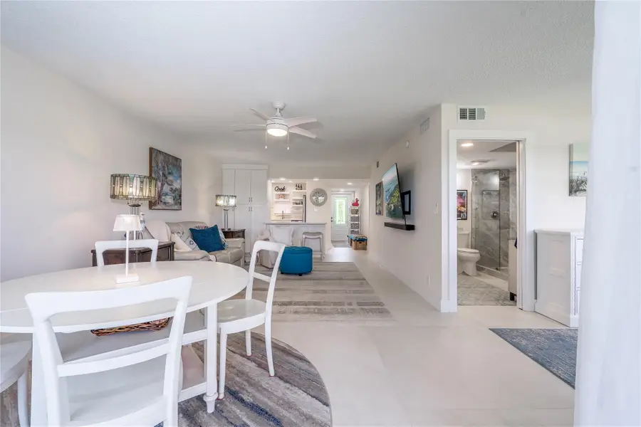 9411 N Hollybrook Lake Dr #310, Pembroke Pines, FL 33025 - Image #3