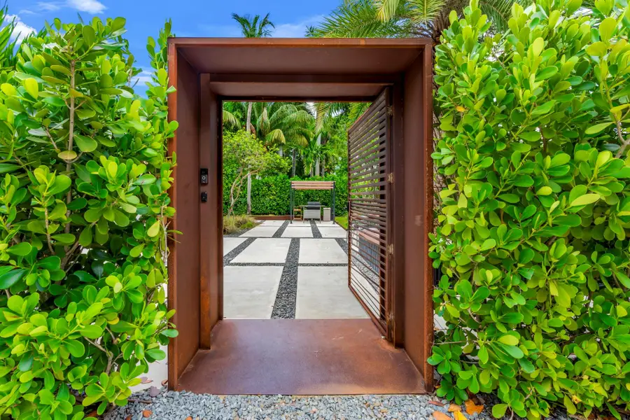 2711 NE 19th St, Fort Lauderdale, FL 33305 - Image #3