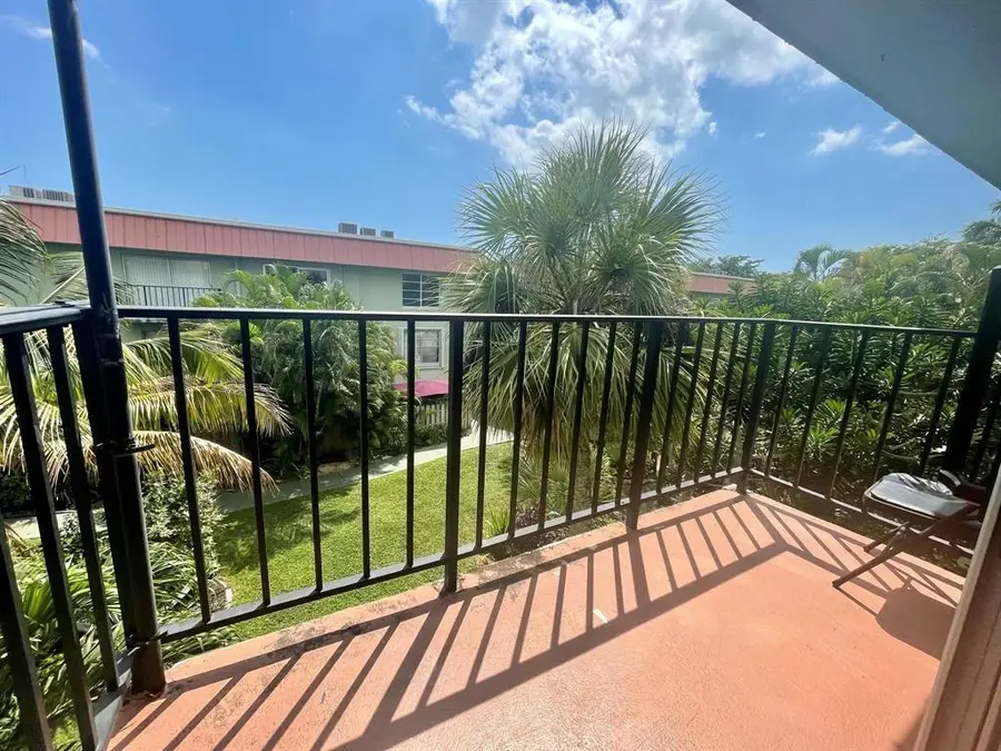 809 W Oakland Park Blvd #J12, Oakland Park, FL 33311 - Image #3