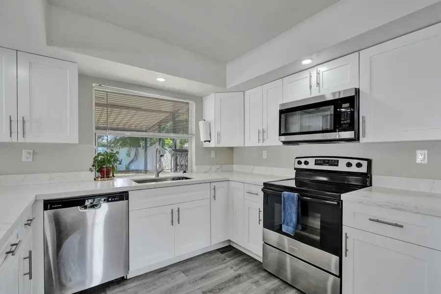 6411 SW 6th St, Margate, FL 33068 - Image #2