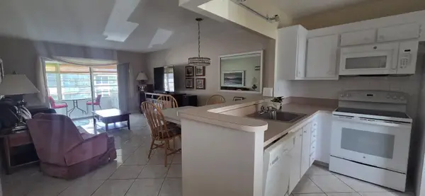 4801 NW 34th St #601, Lauderdale Lakes, FL 33319