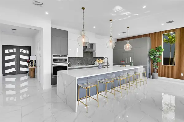 12300 Rhino Oaks Drive, Davie, FL 33325