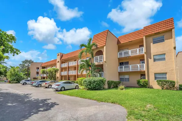 9301 Sunrise Lakes Blvd #207, Sunrise, FL 33322