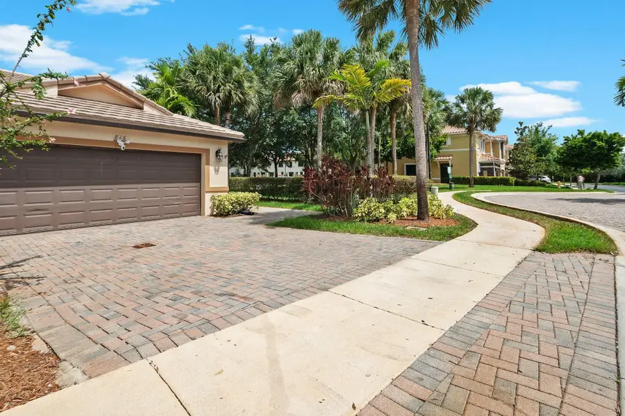 816 W Village Circle #1, Davie, FL 33325 - Image #2