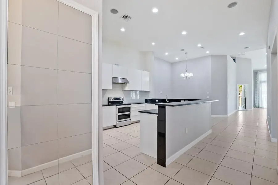 816 W Village Circle #1, Davie, FL 33325 - Image #3