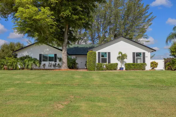 825 Whippoorwill Trl, West Palm Beach, FL 33411