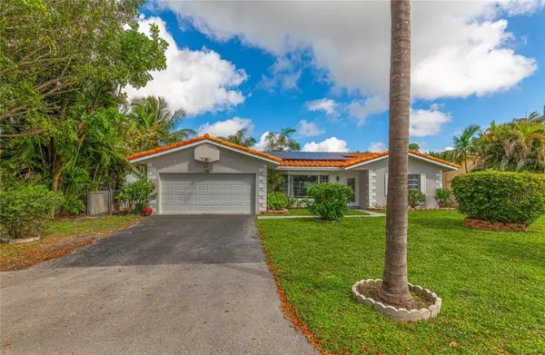 7505 NW 40th Pl, Coral Springs, FL 33065