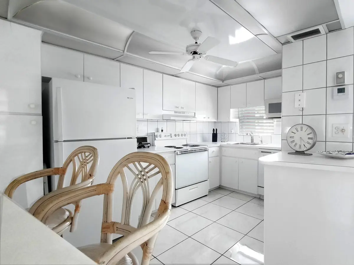 381 S Hollybrookdrive #204, Pembroke Pines, FL 33025 - Image #1