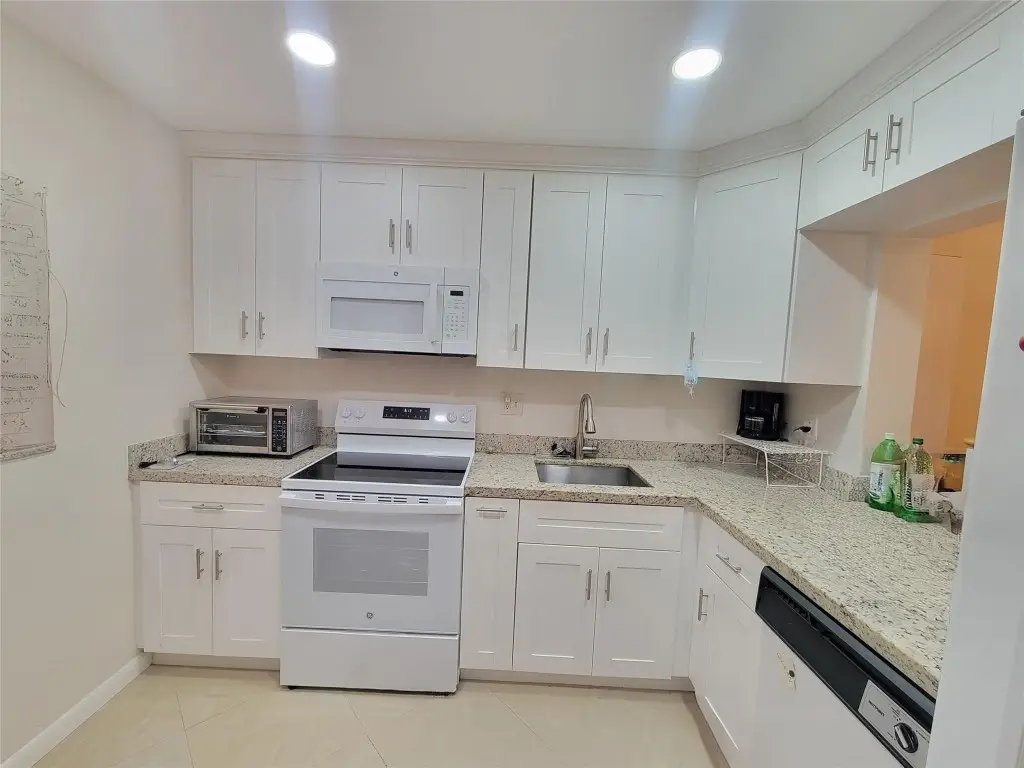 5945 Del Lago Circle #105, Sunrise, FL 33313 - Image #1