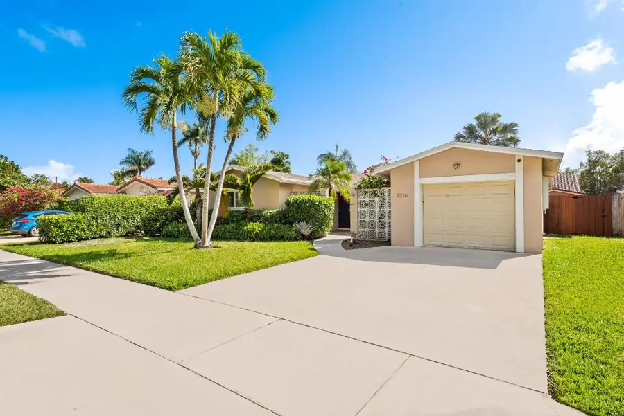 1316 Arthur St, Hollywood, FL 33019 - Image #3