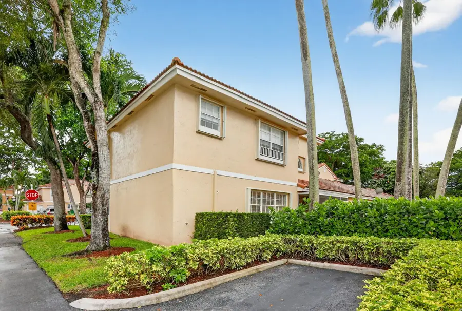 11461 Lakeview Dr #8, Coral Springs, FL 33071 - Image #2