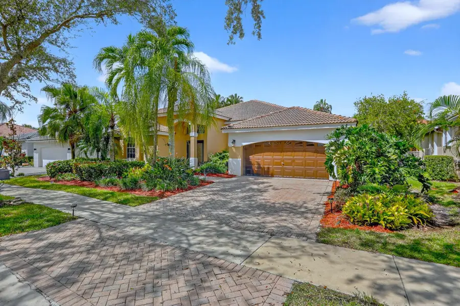 2807 Oakbrook Ln, Weston, FL 33332 - Image #2