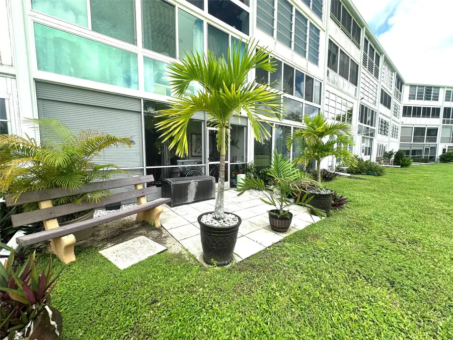 1092 Newport S #1092, Deerfield Beach, FL 33442 - Image #2