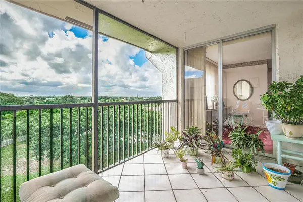 3910 Inverrary Blvd #805-B, Lauderhill, FL 33319