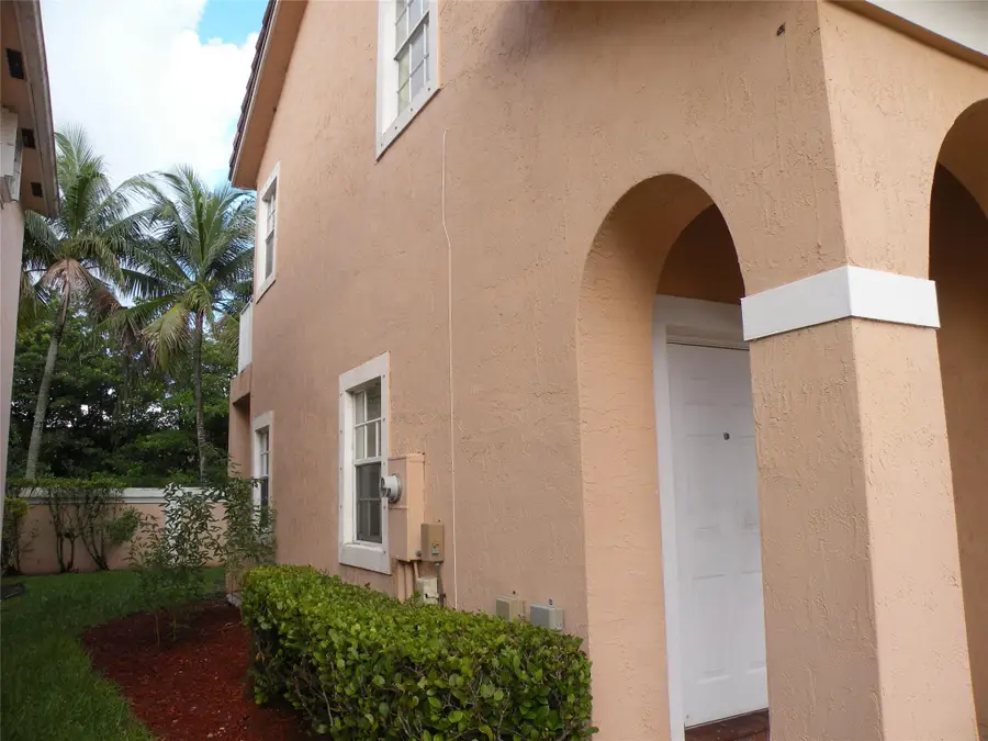 958 NW 127th Ave, Coral Springs, FL 33071 - Image #2