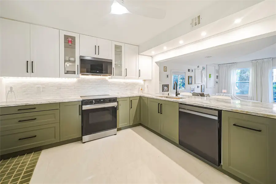 620 Tennis Club Dr #111, Fort Lauderdale, FL 33311 - Image #3