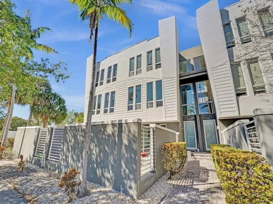 703 SE 16th Ct, Fort Lauderdale, FL 33316 - Image #2