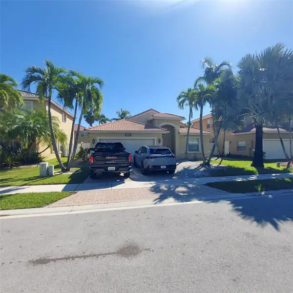 1563 SW 187th Ter, Pembroke Pines, FL 33029