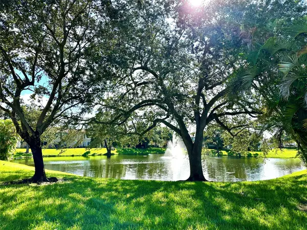 930 Twin Lakes Dr #8-P, Coral Springs, FL 33071