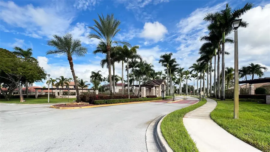 14015 N Forest Oak Cir #14015, Davie, FL 33325 - Image #3