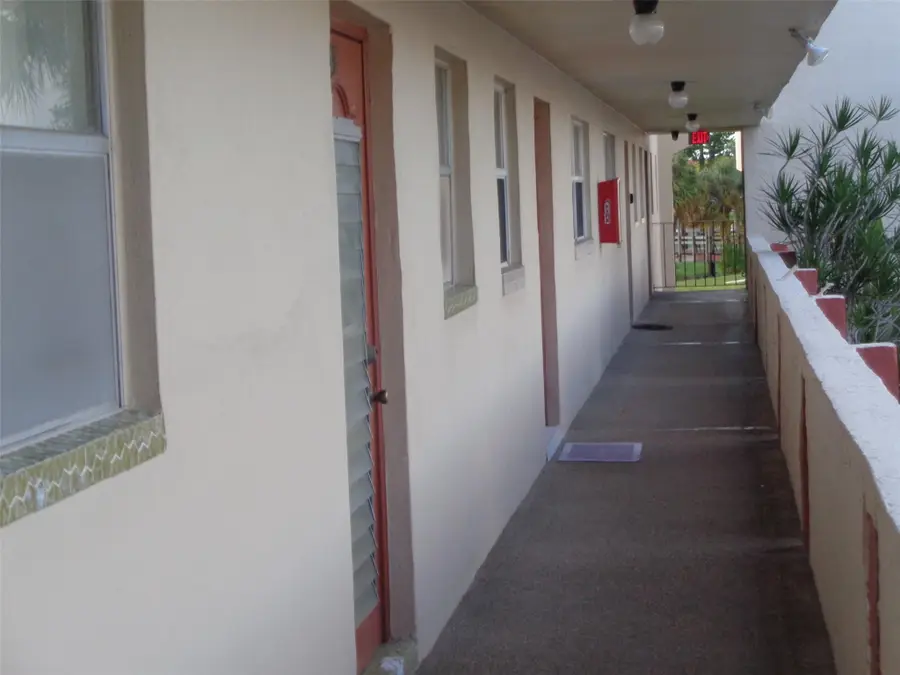 2831 E Sunrise Lks Dr #209, Fort Lauderdale, FL 33322 - Image #2