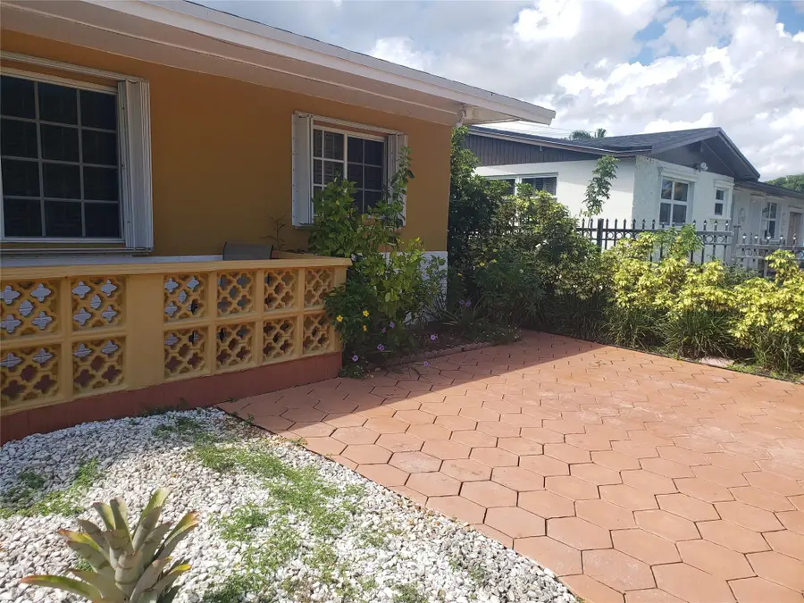 19720 NE 10th Ct, Miami, FL 33179 - Image #3