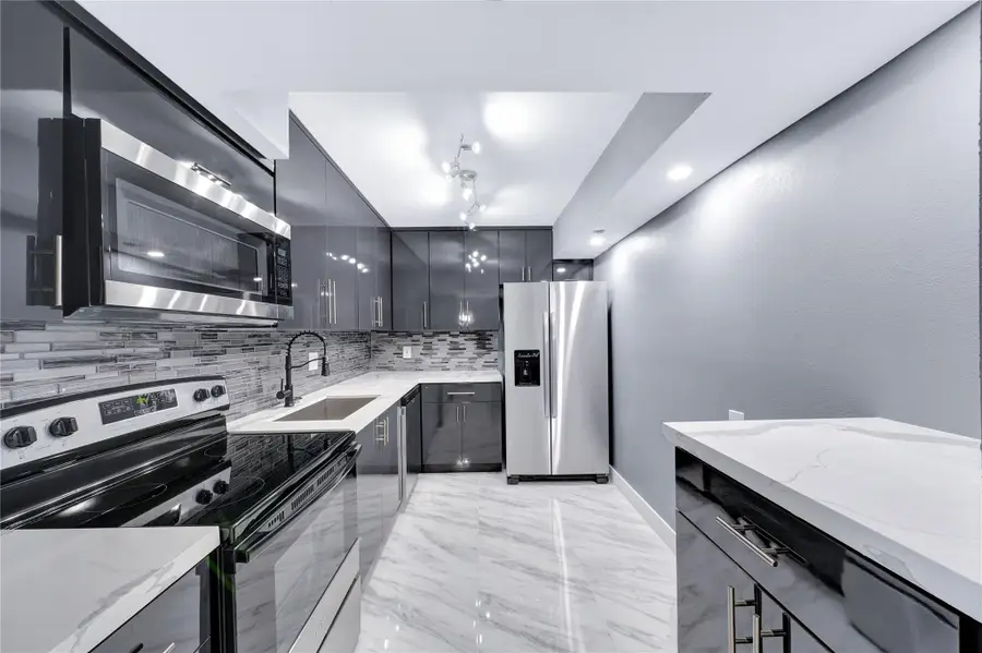 1100 Saint Charles Pl #708, Pembroke Pines, FL 33026 - Image #3