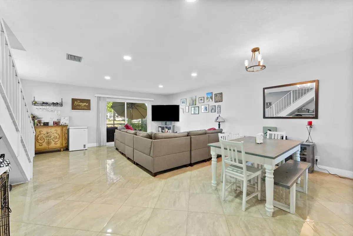 547 N Pine Island Road #25, Plantation, FL 33324 - #1