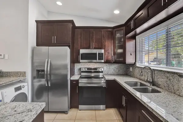 3866 SW 48th Ave, Hollywood, FL 33023