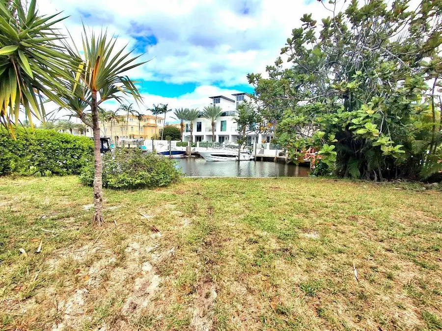 239 Hibiscus Ave, Lauderdale By The Sea, FL 33308 - Image #2