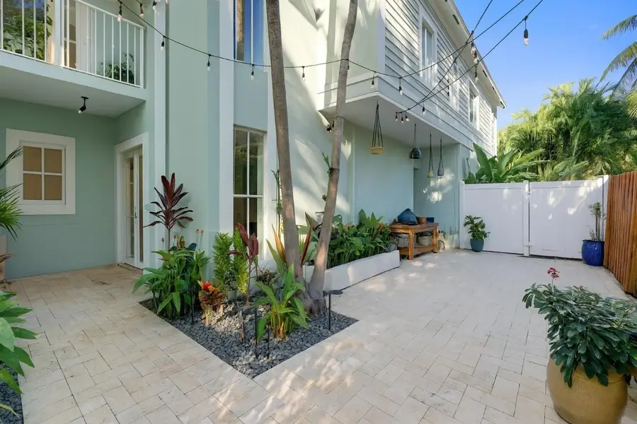1110 NE 17th Way, Fort Lauderdale, FL 33304 - Image #2