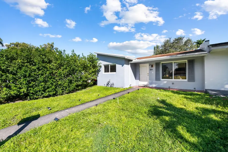 824 N Golf Drive, Hollywood, FL 33021 - Image #2