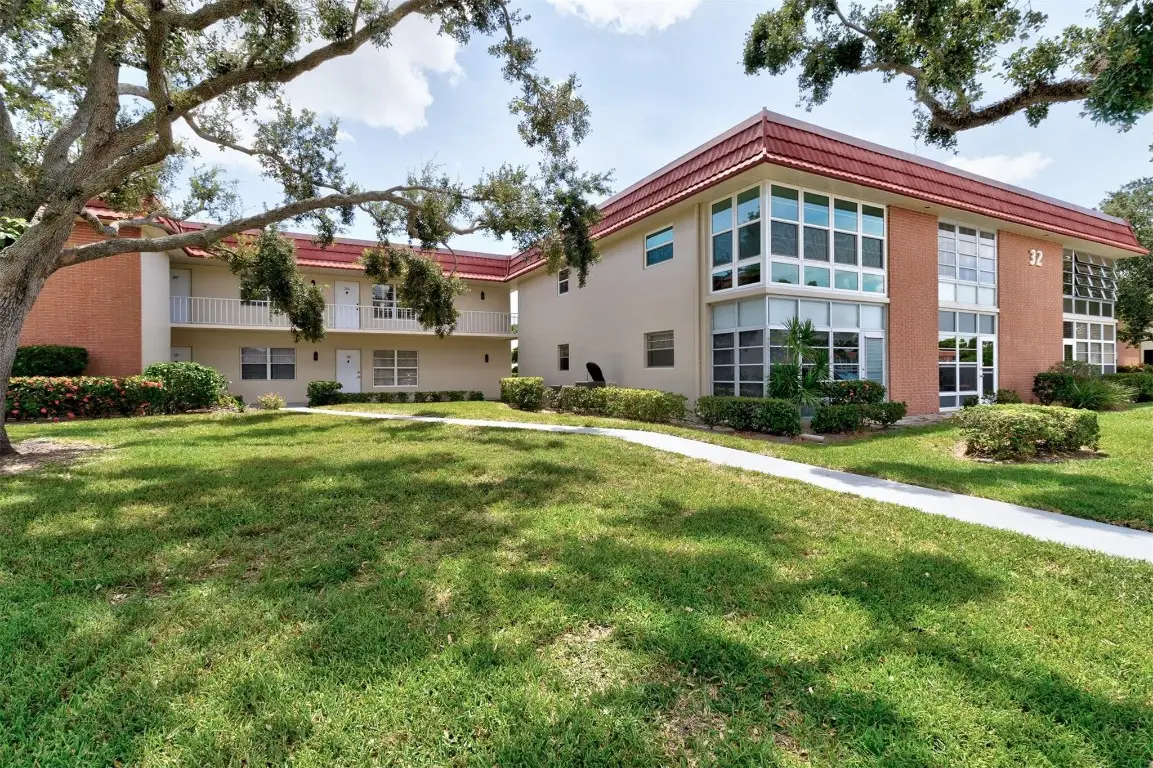 32 Pine Arbor Lane #205, Vero Beach, FL 32967 - Image #1