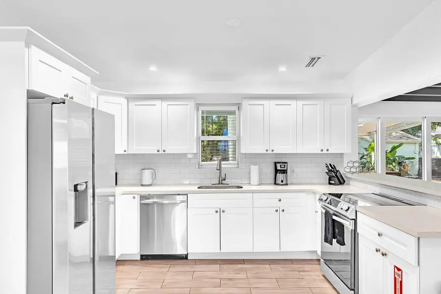 1580 NE 35th St, Oakland Park, FL 33334 - Image #2