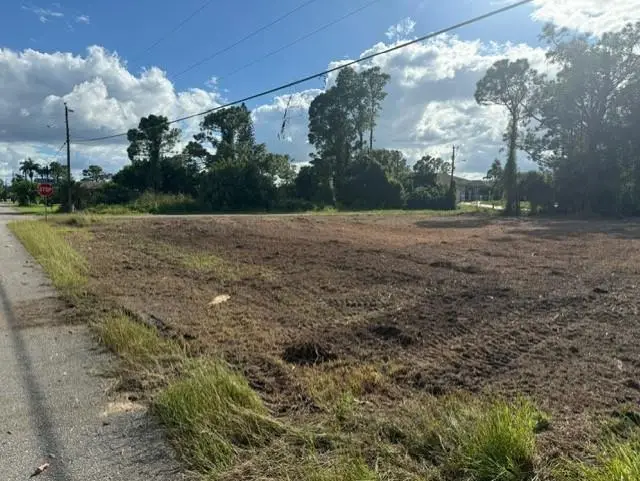 875 Haskell St, Lehigh Acres, FL 33974 - Image #2