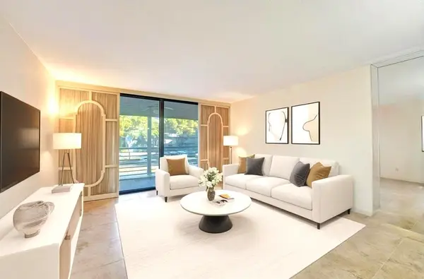 900 Colony Point Cir #221, Pembroke Pines, FL 33026