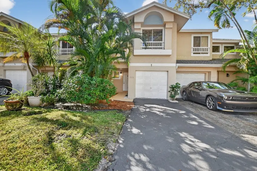 2024 Discovery Circle #2024, Deerfield Beach, FL 33442 - Image #2