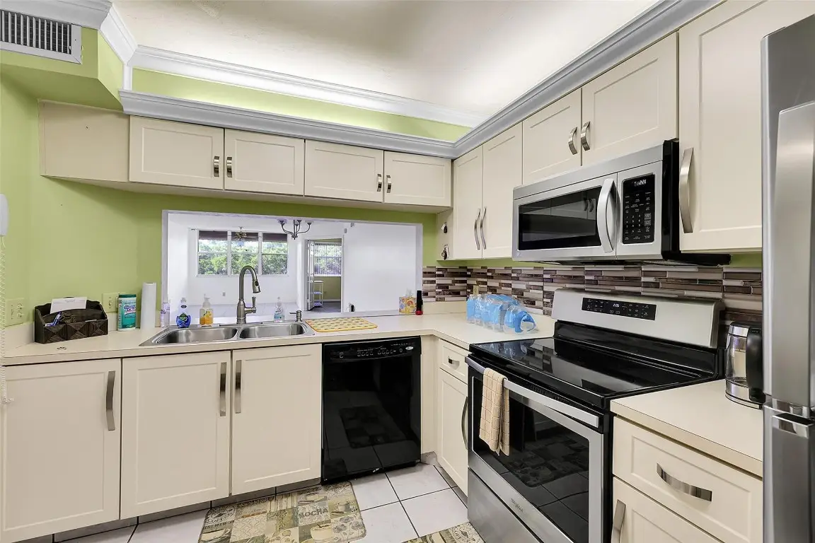 10369 NW 24th Place #402, Sunrise, FL 33322 - Image #1