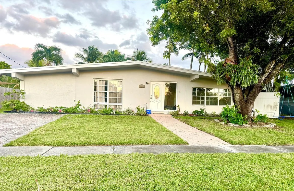 2204 W River Dr, Margate, FL 33063 - Image #1