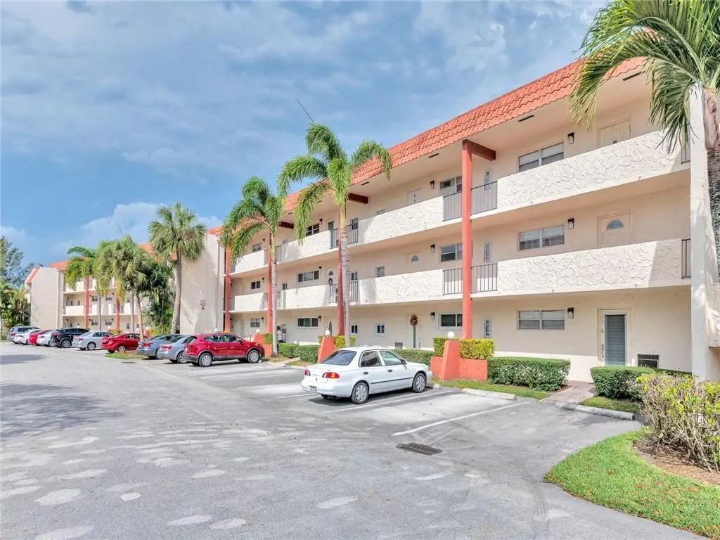 9800 N Hollybrook Lake Dr #202, Pembroke Pines, FL 33025 - Image #1