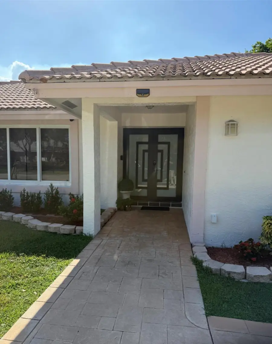 402 NW 107th Ave, Coral Springs, FL 33071 - Image #2
