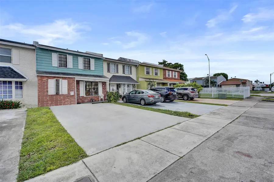 1732 W 72nd St #1732, Hialeah, FL 33014 - Image #2