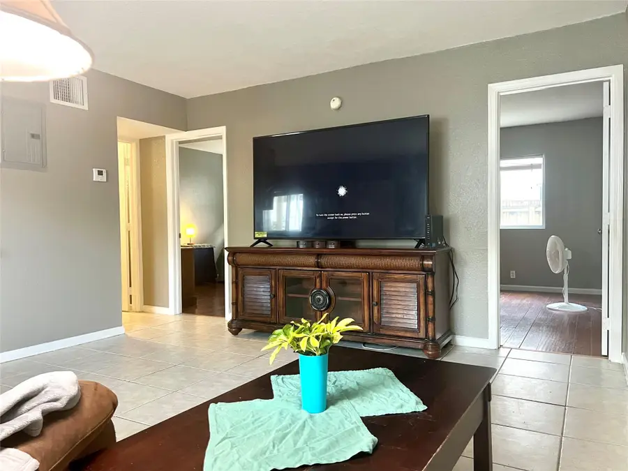 2655 NE 8th Ave #104, Wilton Manors, FL 33334 - Image #3