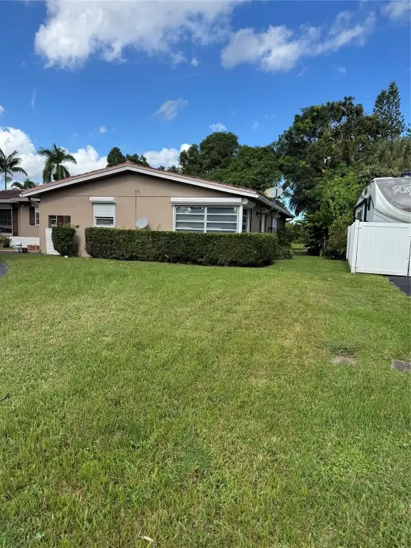 936 W Tropical Way, Plantation, FL 33317 - Image #2